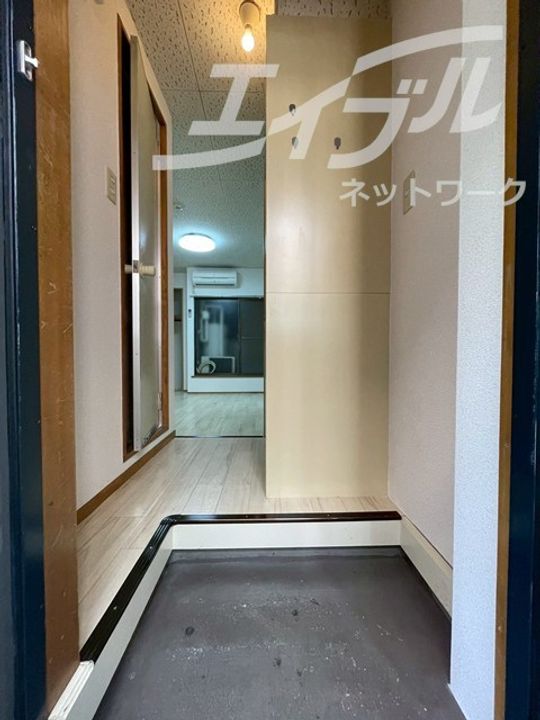 関大前エビスハイツの玄関