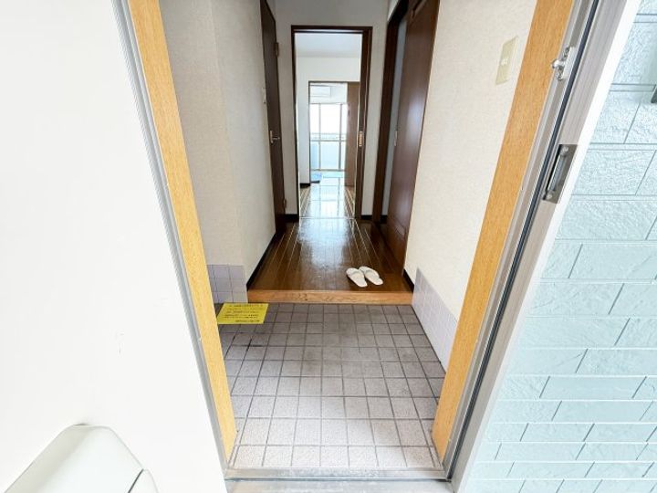 高知県高知市高そね(マンション)の賃貸物件の玄関