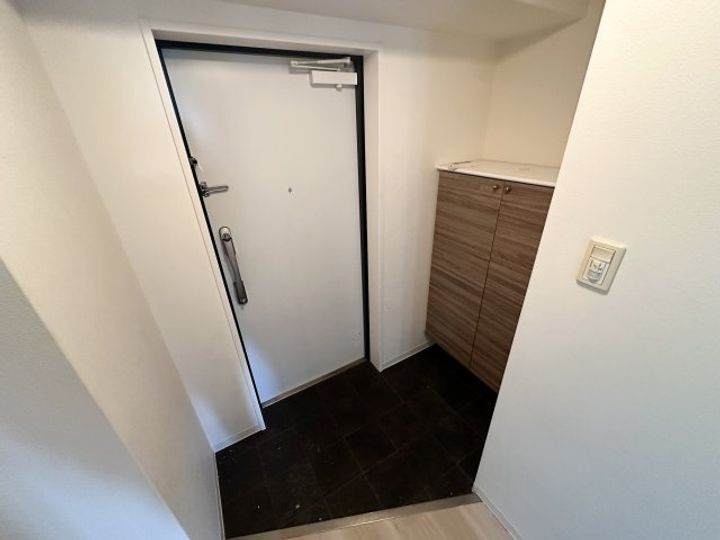 ONE ROOF FLAT NISHINOMIYA(旧プレジール阪神西の玄関