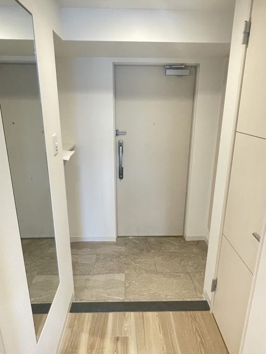 メゾンレクトの玄関