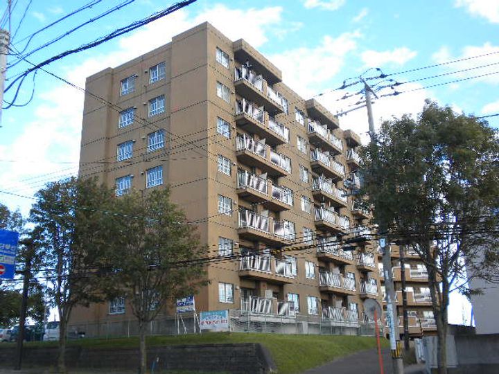 大栄マンション鶴ヶ岱の外観