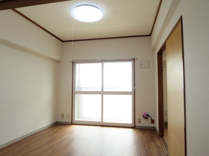 大栄マンション鶴ヶ岱の居間