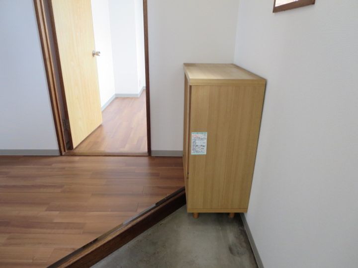 大栄マンション鶴ヶ岱の玄関