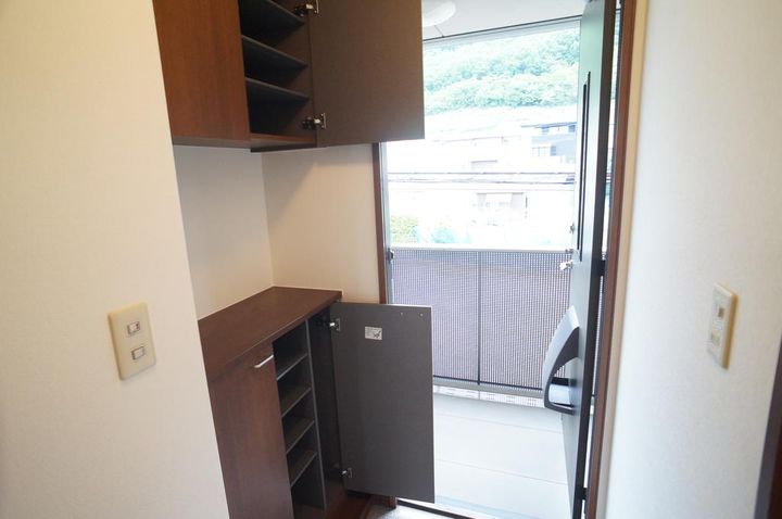 メイプルリーフタウン Aの玄関