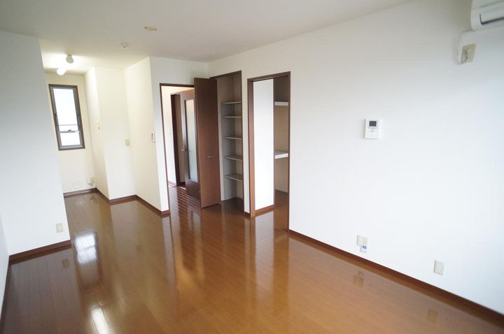 メイプルリーフタウン Aの居間