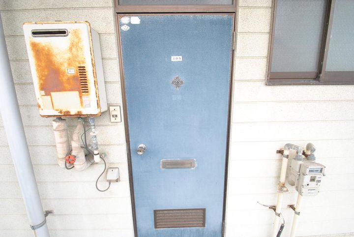 鈴木コーポの玄関