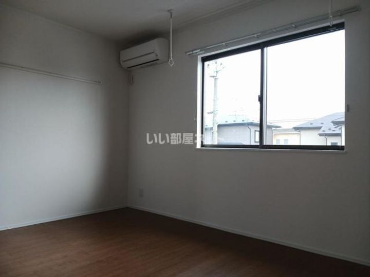 ワンリッチ上野町Bの居間