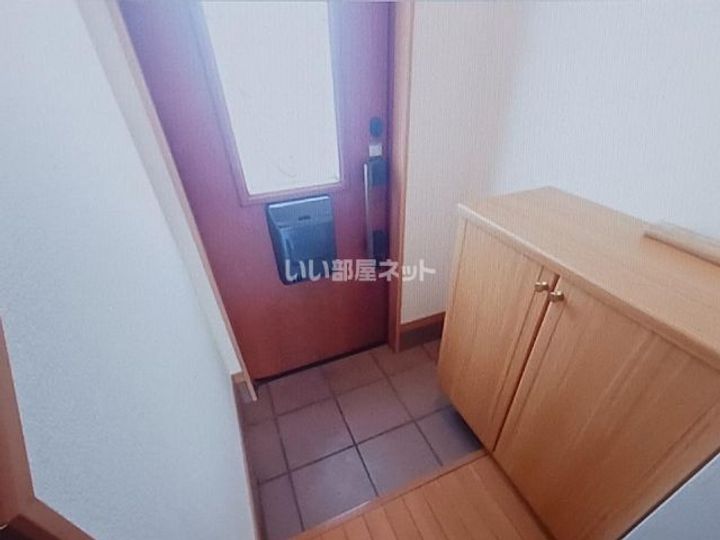 三重県伊賀市服部町3(アパート)の賃貸物件の玄関