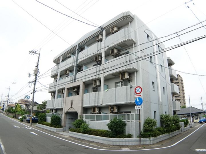 アルファ西古松の外観