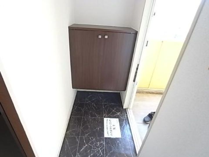 星野ハイツの玄関