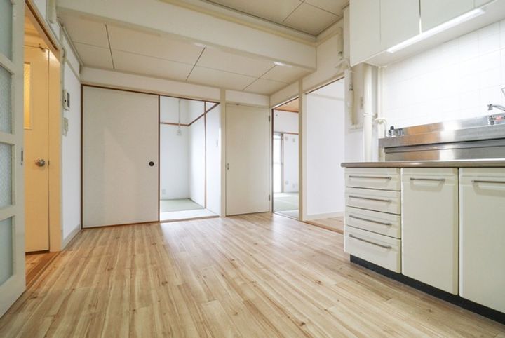 URルネス相生町の居間