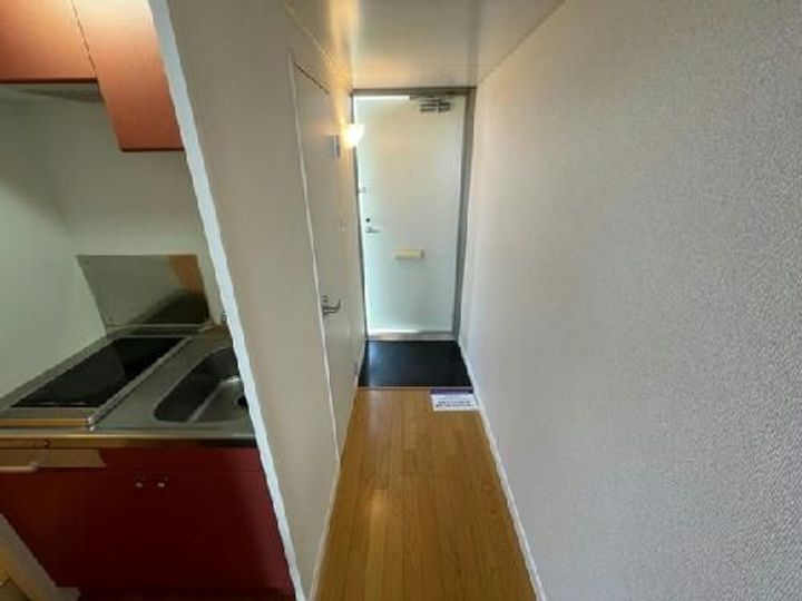 レオパレスロゼの玄関