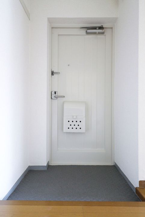 UR鶴山台の玄関