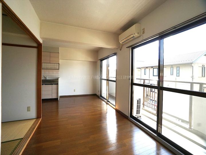 滋賀県近江八幡市中村町(マンション)の賃貸物件の居間