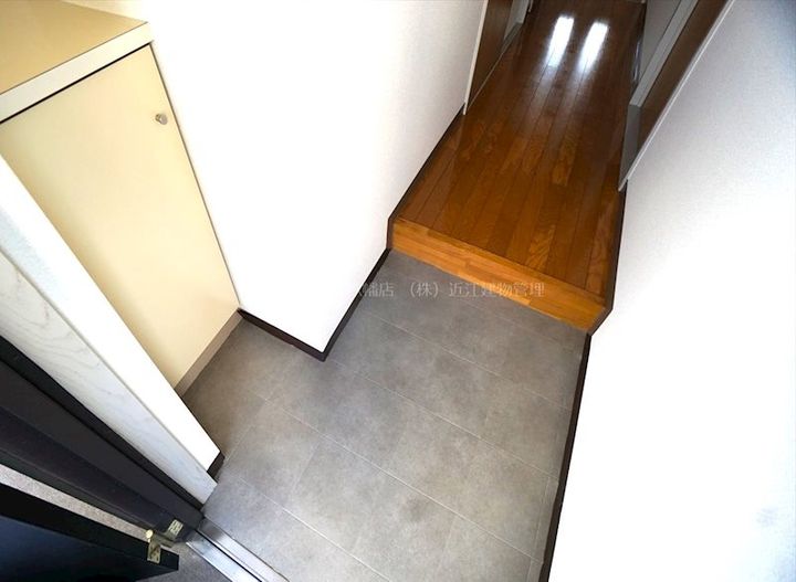 滋賀県近江八幡市中村町(マンション)の賃貸物件の玄関