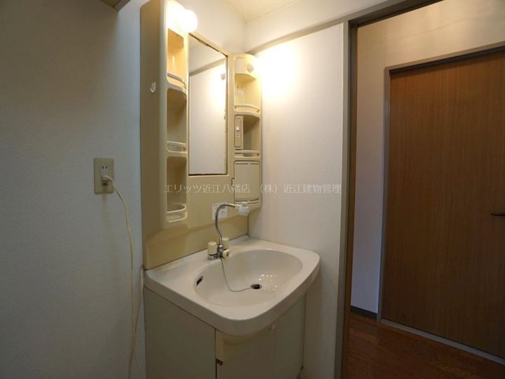 滋賀県近江八幡市中村町(マンション)の賃貸物件の内装