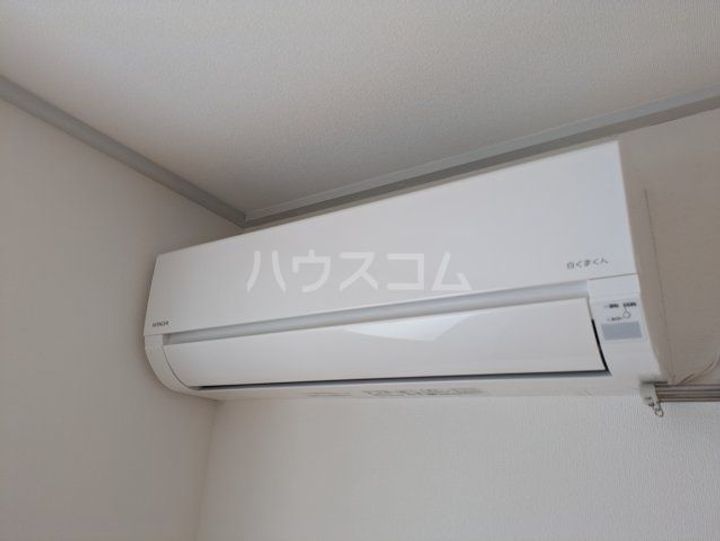 ホワイト指金の内装