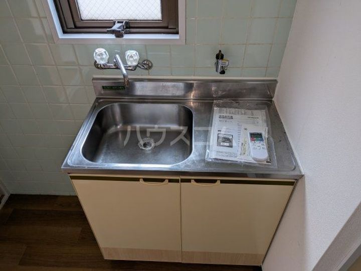 ホワイト指金のキッチン