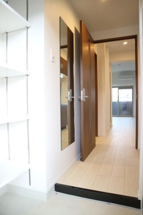 福岡県北九州市若松区ひびきの北(マンション)の賃貸物件の玄関