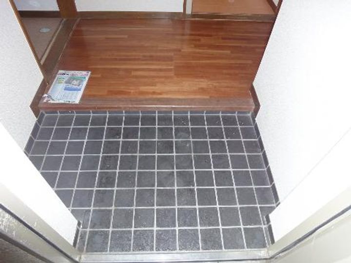 大谷ヒルズC棟の玄関