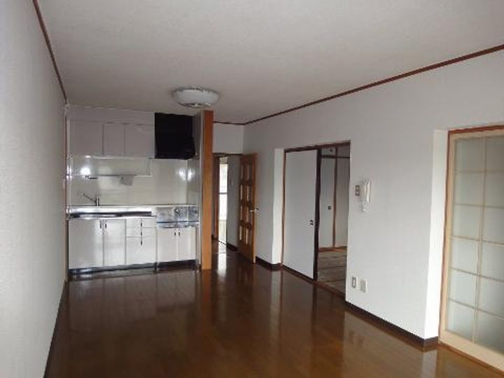 大谷ヒルズC棟の居間