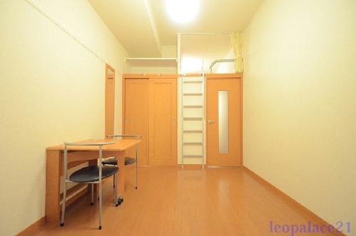 レオパレスフォレストIIの居間