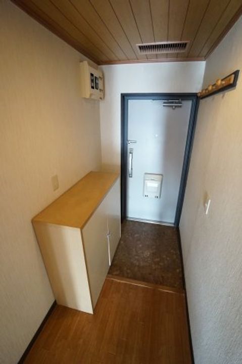 志木ニュータウン東の森壱番街6号棟の玄関