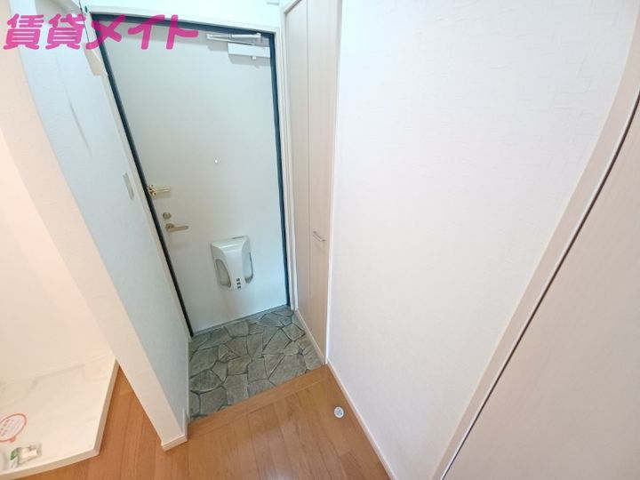 亀山マンションB棟の玄関