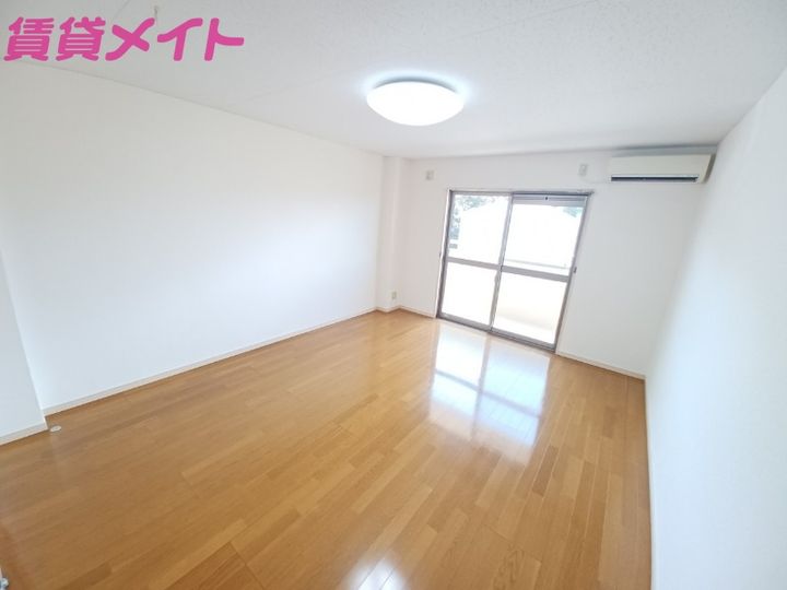 亀山マンションB棟の居間