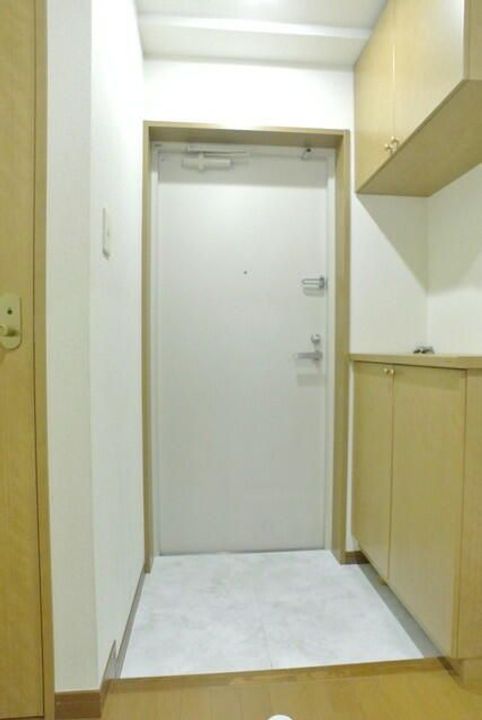 東京都目黒区目黒2(マンション)の賃貸物件の玄関