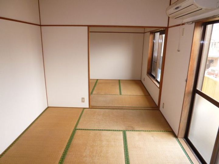 小原ハイツの居間