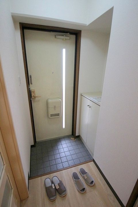 西田ビルの玄関