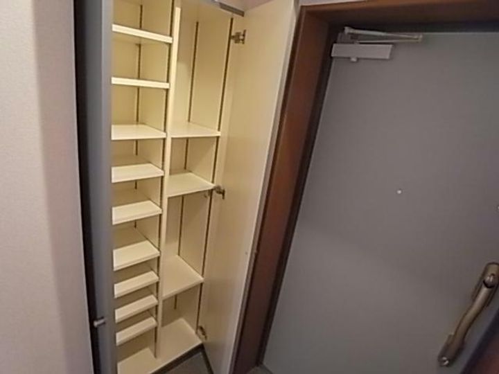 岐阜県岐阜市則武中2(マンション)の賃貸物件の玄関