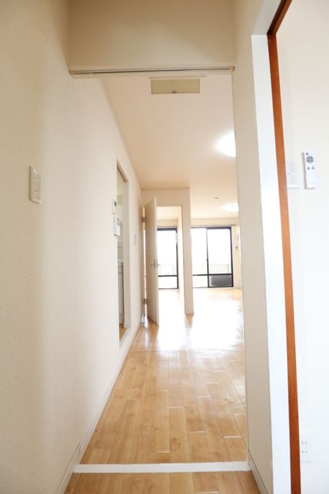 岡山県倉敷市沖新町(アパート)の賃貸物件の玄関