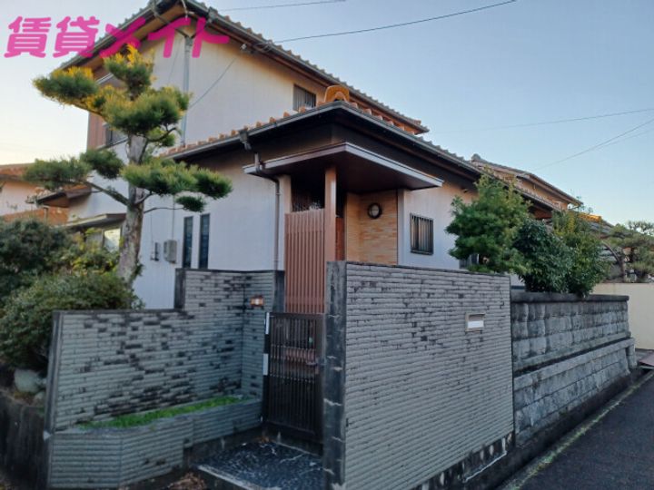 三重県四日市市あがたが丘2(一戸建)の賃貸物件の外観