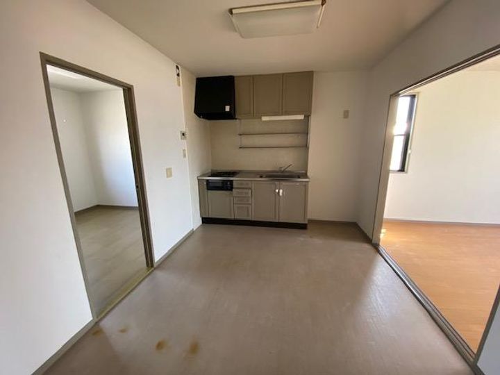 ハイカムール華浦の居間