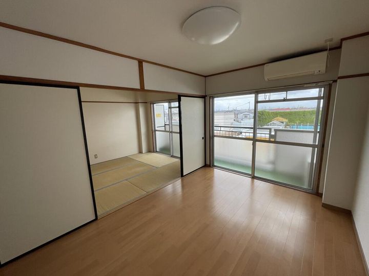 伊藤ビルの居間