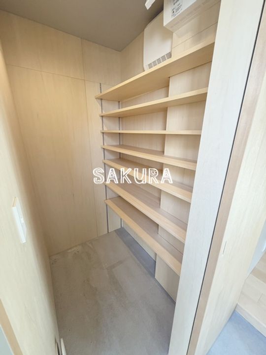 栗の木テラスの玄関