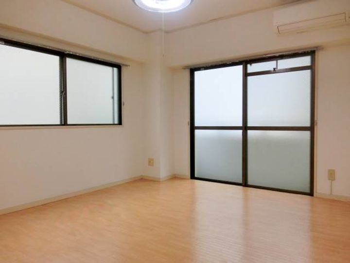 広島県広島市中区鶴見町(マンション)の賃貸物件の居間