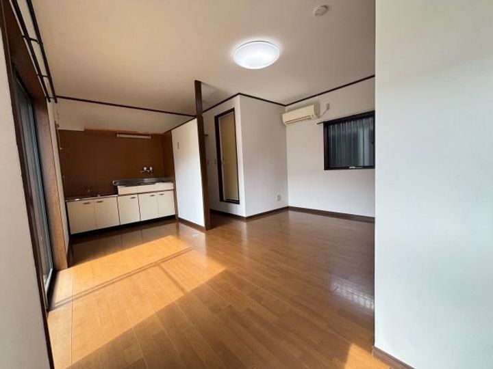 パレスイン清水の居間