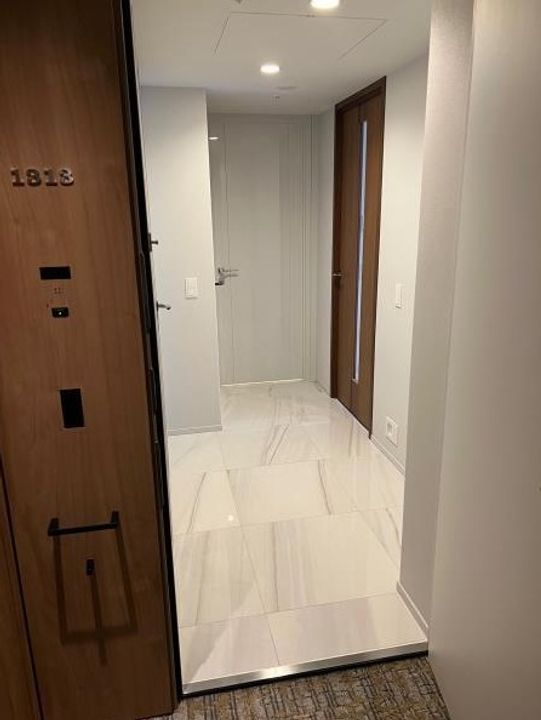 東京都港区三田1(マンション)の賃貸物件の玄関