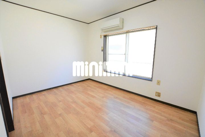 サンアンドパームIKEDAの居間