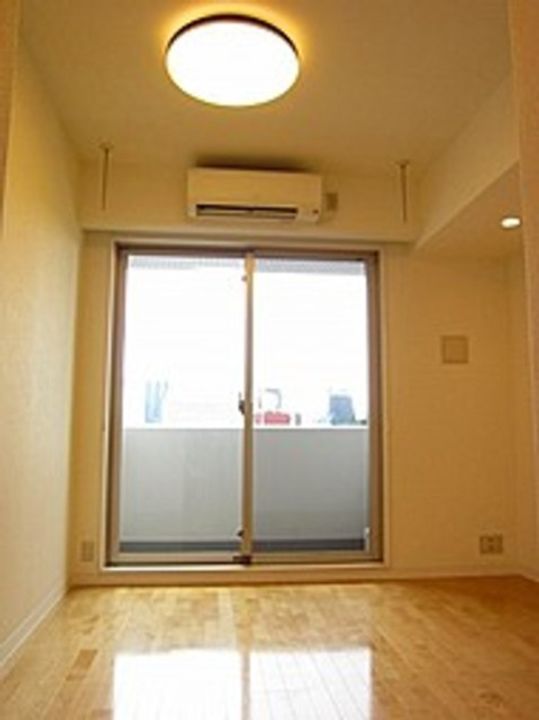 クレジデンス神谷町の居間