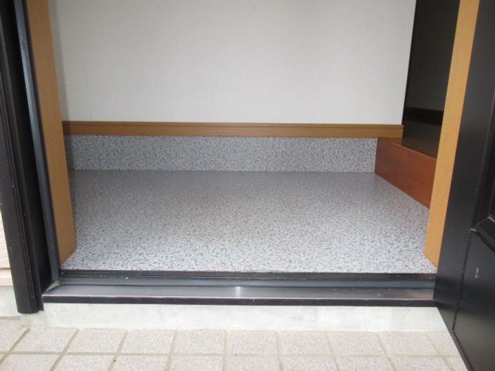 三重県伊勢市上地町(一戸建)の賃貸物件の玄関