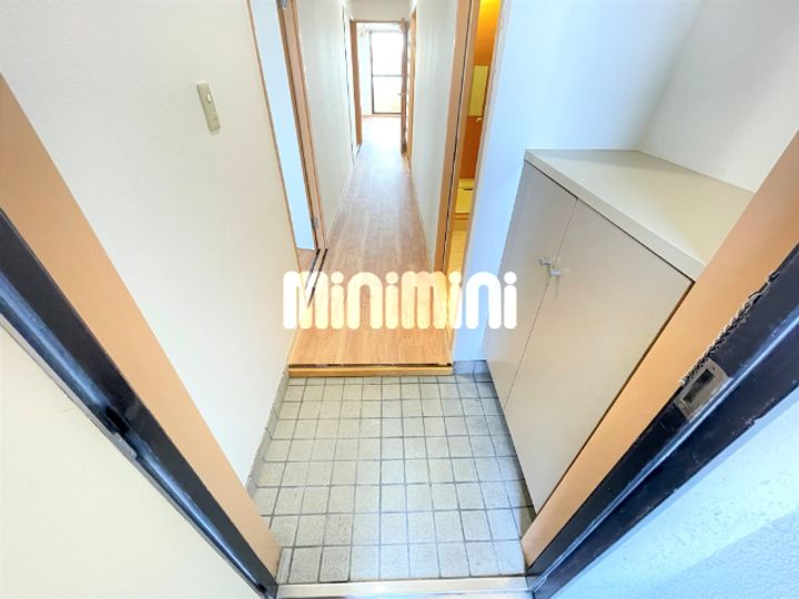 メゾン松月の玄関