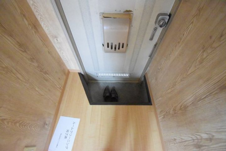 神奈川県横浜市南区中里4(アパート)の賃貸物件の玄関