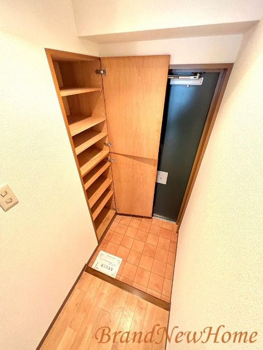 マンションサンヒルズの玄関