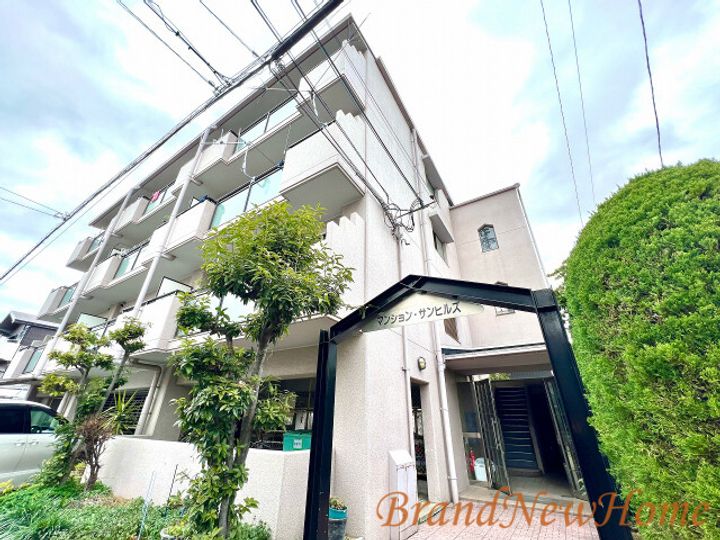 マンションサンヒルズの外観