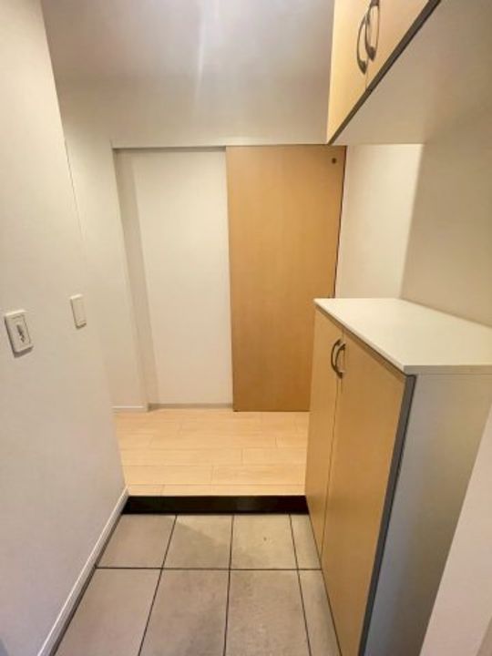 千葉県千葉市稲毛区小仲台4(マンション)の賃貸物件の玄関