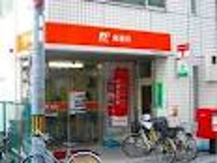 ドルチェビータ Bの周辺